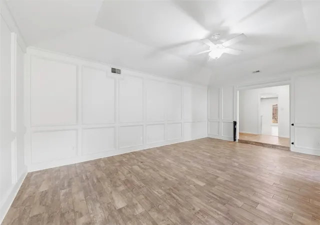 Photo 4 of Townhouse for sale at 2206 Nantucket Dr #B, Houston, TX 77057 | MLS# 42874490 | Listing updated on 2026-10-08