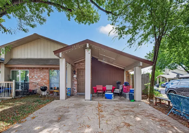Townhouse for sale at 7837 Pacific Pearl St, Houston, TX 77072 | MLS# 67563769