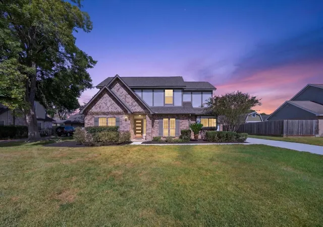 Photo 1 of Sale Pending at 1013 Londonderry Ave, Friendswood, TX 77546 | MLS# 39910093 | Listing updated on 2026-09-17