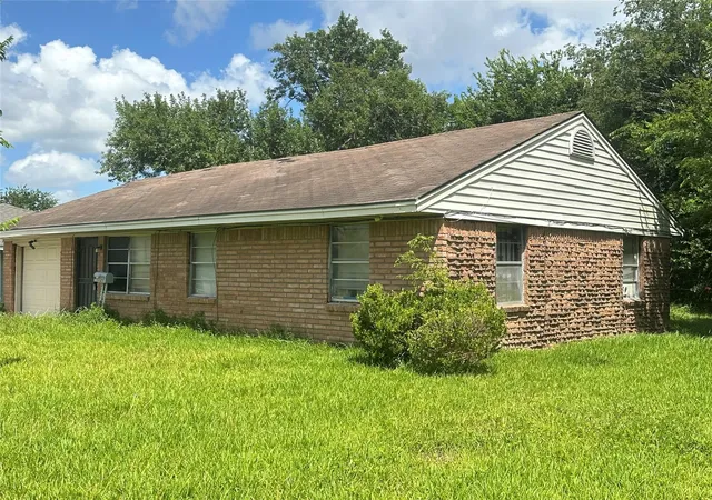 Photo 3 of Single family home for sale at 3127 Groton Dr, Houston, TX 77051 | MLS# 93462315 | Listing updated on 2026-09-09