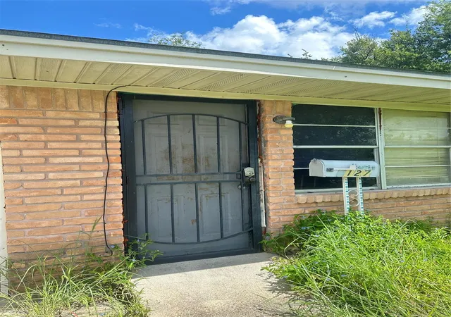 Photo 4 of Single family home for sale at 3127 Groton Dr, Houston, TX 77051 | MLS# 93462315 | Listing updated on 2026-09-09