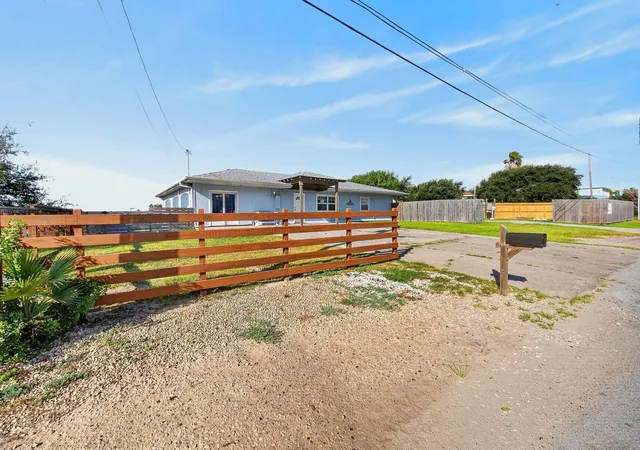 Photo 2 of Single family home for sale at 111 Caribbean Dr, Corpus Christi, TX 78418 | MLS# 65176599 | Listing updated on 2026-09-11