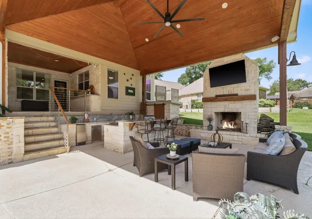 Photo 3 of Single family home for sale at 13907 Jbk Memorial Dr, Willis, TX 77318 | MLS# 15178512 | Listing updated on 2026-09-11