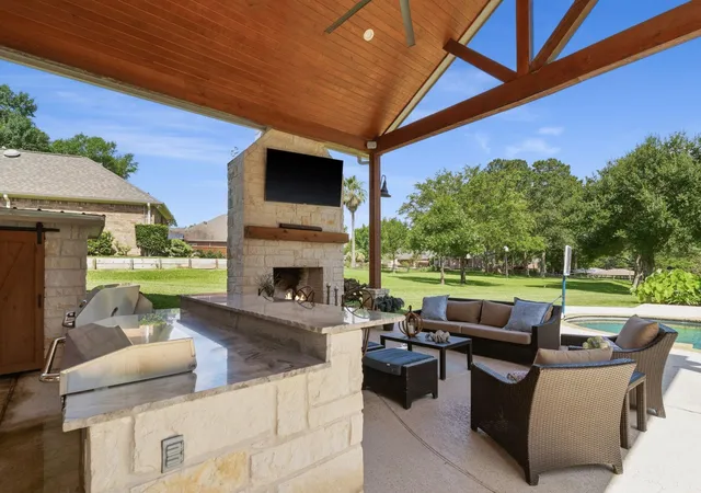 Photo 4 of Single family home for sale at 13907 Jbk Memorial Dr, Willis, TX 77318 | MLS# 15178512 | Listing updated on 2026-09-11
