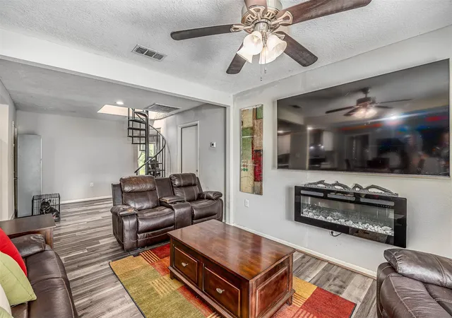 Photo 2 of Single family home for sale at 110 S 9th Street, Highlands, TX 77562 | MLS# 77010571 | Listing updated on 2026-09-24