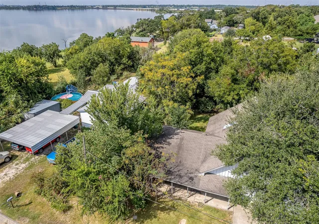 Photo 3 of Single family home for sale at 110 S 9th Street, Highlands, TX 77562 | MLS# 77010571 | Listing updated on 2026-09-24