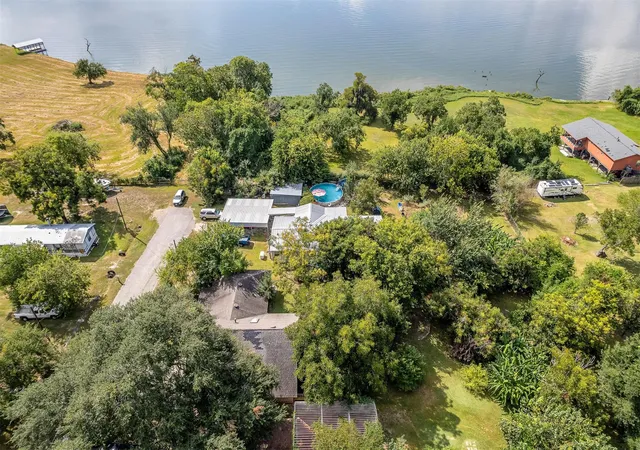 Photo 4 of Single family home for sale at 110 S 9th Street, Highlands, TX 77562 | MLS# 77010571 | Listing updated on 2026-09-24