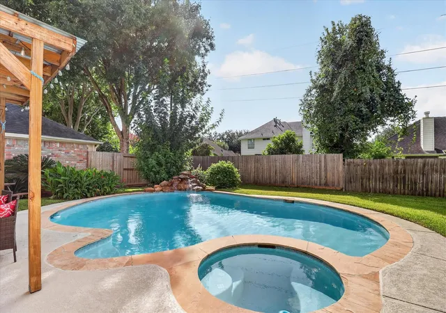 Photo 3 of Single family home for sale at 4614 Sunshine Dr, Sugar Land, TX 77479 | MLS# 47578085 | Listing updated on 2026-10-07