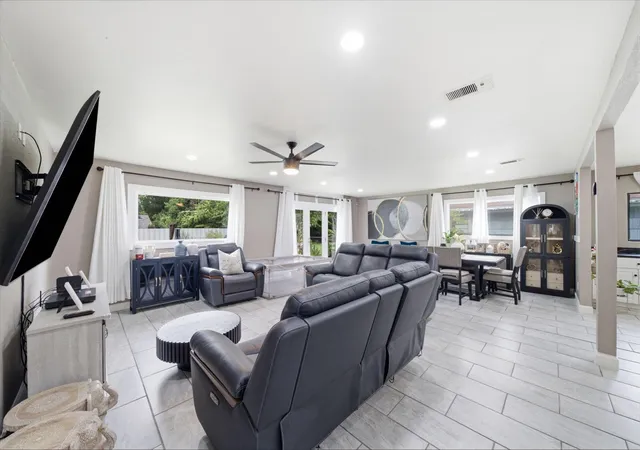 Photo 2 of Sale Pending at 1845 Westcrest Dr, Houston, TX 77055 | MLS# 98969633 | Listing updated on 2026-10-02