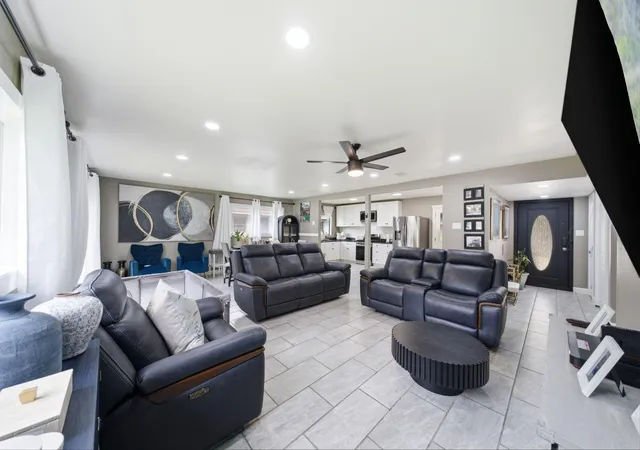 Photo 3 of Sale Pending at 1845 Westcrest Dr, Houston, TX 77055 | MLS# 98969633 | Listing updated on 2026-10-02