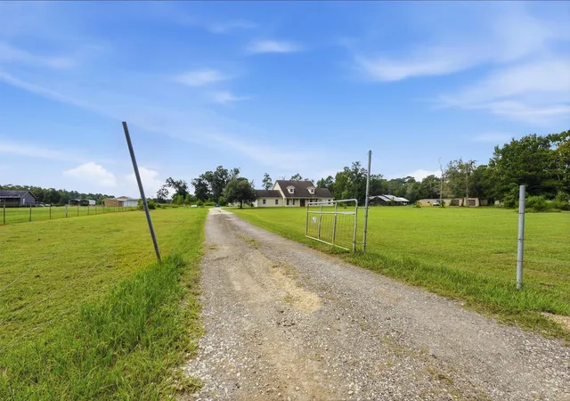 Photo 3 of Sale Pending at 874 County Rd 2222, Cleveland, TX 77327 | MLS# 76621167 | Listing updated on 2026-10-05