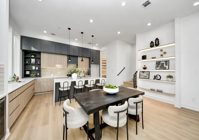 Photo 1 of Single family home for sale at 1601 W 25th Street, Houston, TX 77008 | MLS# 38838819 | Listing updated on 2026-10-08