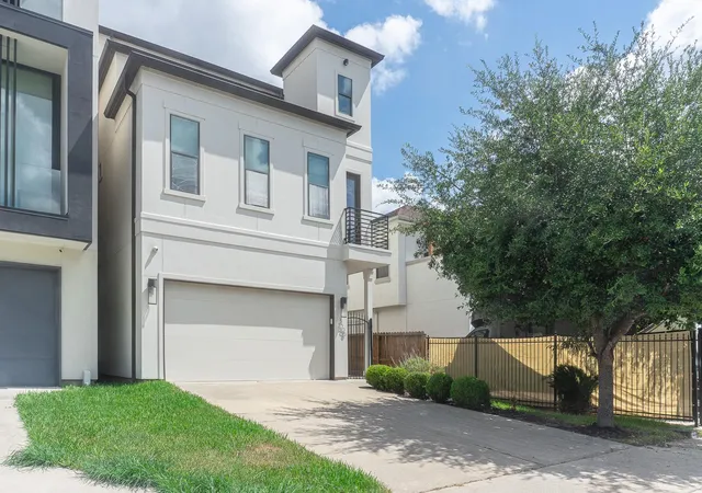 Single family home for sale at 5506 Bosque St, Houston, TX 77056 | MLS# 66030312