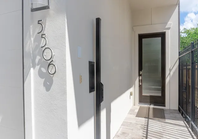 Photo 2 of Single family home for sale at 5506 Bosque St, Houston, TX 77056 | MLS# 66030312 | Listing updated on 2026-10-05