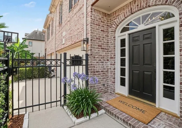 Single family home for sale at 2806 Bering Dr, Houston, TX 77057 | MLS# 39006602
