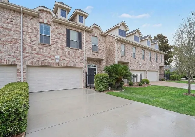 Photo 1 of Single family home for sale at 2806 Bering Dr, Houston, TX 77057 | MLS# 39006602 | Listing updated on 2026-09-24