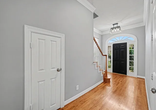Photo 3 of Single family home for sale at 2806 Bering Dr, Houston, TX 77057 | MLS# 39006602 | Listing updated on 2026-09-24