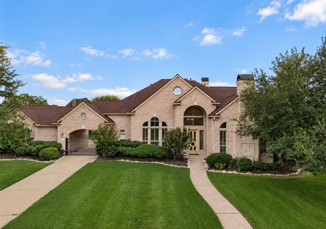Photo 1 of Sale Pending at 2606 Heatherbend Dr, Pearland, TX 77584 | MLS# 11737514 | Listing updated on 2026-10-08