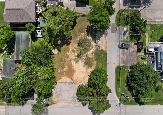 Photo 2 of Land for sale at 715 Clear Lake Rd, Kemah, TX 77565 | MLS# 80143956 | Listing updated on 2026-08-31