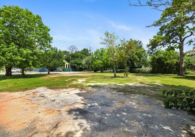 Photo 3 of Land for sale at 715 Clear Lake Rd, Kemah, TX 77565 | MLS# 80143956 | Listing updated on 2026-08-31