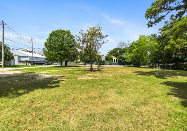 Photo 4 of Land for sale at 715 Clear Lake Rd, Kemah, TX 77565 | MLS# 80143956 | Listing updated on 2026-08-31