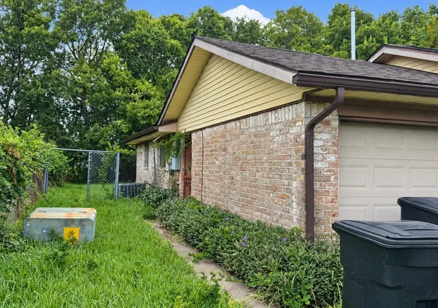 Photo 2 of Single family home for sale at 11738 Bay Cedar Dr, Houston, TX 77048 | MLS# 18958012 | Listing updated on 2026-09-14