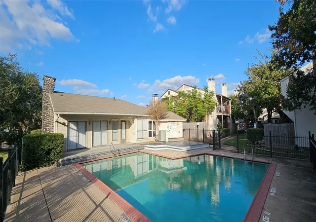 Photo 2 of Condo for sale at 3993 Tanglewilde St #3993, Houston, TX 77063 | MLS# 18079652 | Listing updated on 2026-10-08