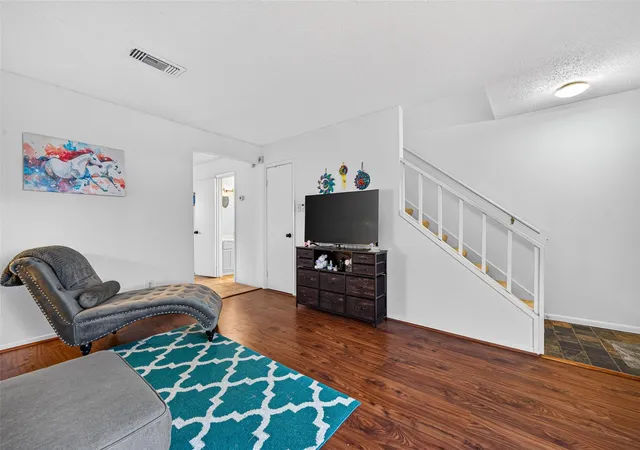 Listing Photo 5 - Condo for sale in building located at 3993 Tanglewilde St, Houston, TX 77063 - Unit #3993