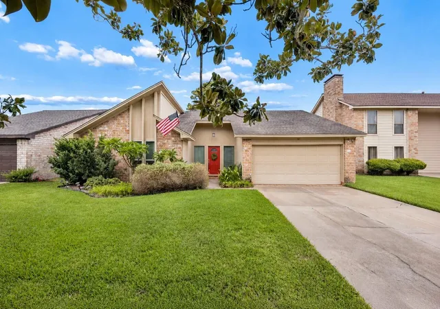 Photo 2 of Single family home for sale at 3119 Shawnee Dr, Sugar Land, TX 77479 | MLS# 42596333 | Listing updated on 2026-09-19