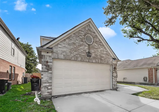 Photo 2 of Single family home for sale at 16111 Wisteria Hl St, Houston, TX 77073 | MLS# 59132264 | Listing updated on 2026-09-19