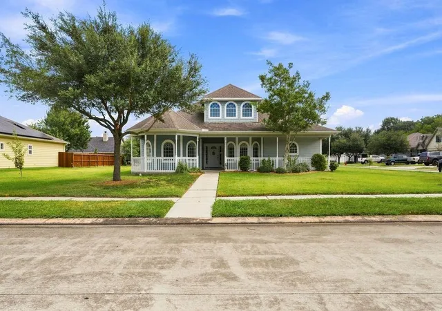 Photo 2 of Single family home for sale at 605 Brunswick Dr, League City, TX 77573 | MLS# 41148357 | Listing updated on 2026-09-19