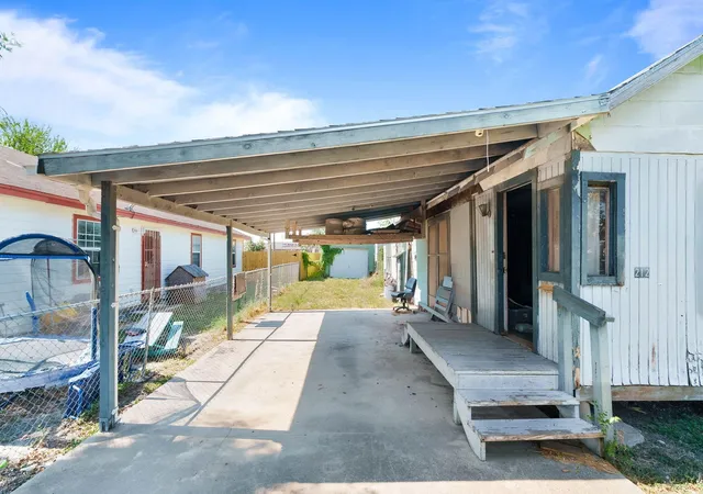 Photo 3 of Single family home for sale at 212 E Ave B, Robstown, TX 78380 | MLS# 98213835 | Listing updated on 2026-09-03