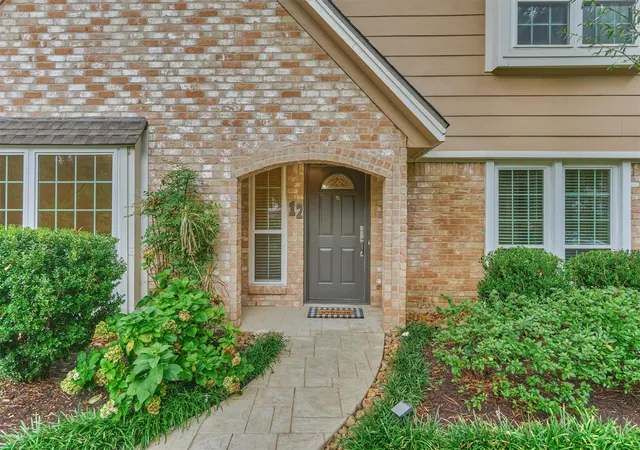 Photo 3 of Single family home for sale at 12 Thimbleberry Ct, Spring, TX 77380 | MLS# 4235246 | Listing updated on 2026-09-14