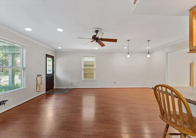 Listing Photo 4 - Condo for sale in building located at 4206 Law St, Houston, TX 77005