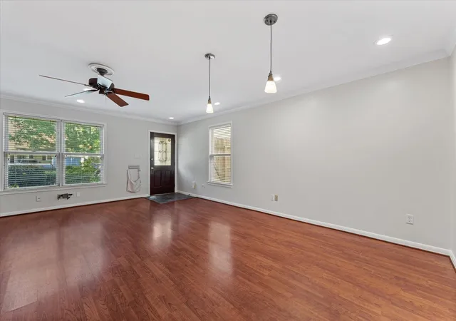 Listing Photo 5 - Condo for sale in building located at 4206 Law St, Houston, TX 77005
