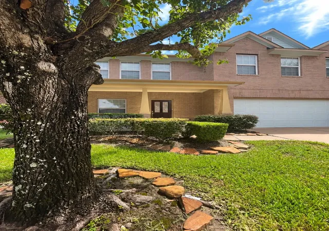 Photo 2 of Sale Pending at 6323 Tahoe Xing Ln, Houston, TX 77066 | MLS# 57918469 | Listing updated on 2026-10-10