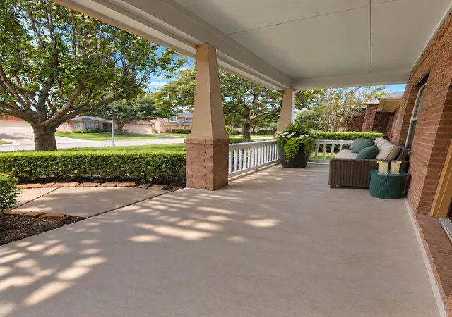 Photo 3 of Sale Pending at 6323 Tahoe Xing Ln, Houston, TX 77066 | MLS# 57918469 | Listing updated on 2026-10-10