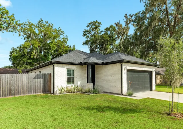 Photo 2 of Single family home for sale at 236 Prescott Dr, West Columbia, TX 77486 | MLS# 12700669 | Listing updated on 2026-09-19