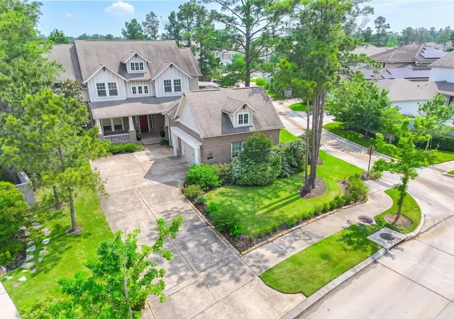 Photo 3 of Single family home for sale at 27 Hedgedale Way, Spring, TX 77389 | MLS# 98219074 | Listing updated on 2026-09-12