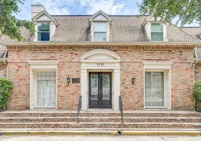 Listing Photo 1 - Condo for sale in building located at 2727 Briarhurst Dr, Houston, TX 77057 - Unit #25