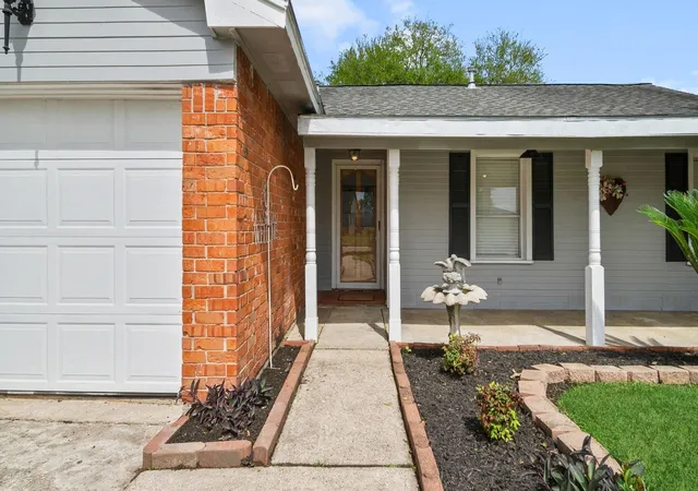 Photo 3 of Single family home for sale at 10111 Stonemont Rd, La Porte, TX 77571 | MLS# 53216072 | Listing updated on 2026-09-19