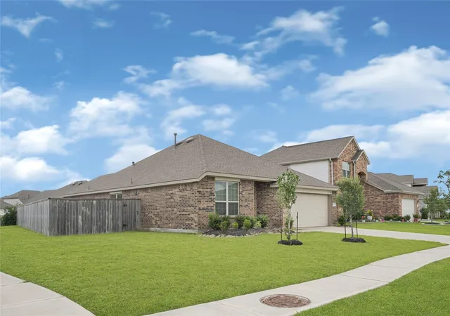 Photo 3 of Single family home for sale at 9830 Kingston Liberty Ln, Baytown, TX 77521 | MLS# 63506763 | Listing updated on 2026-09-04