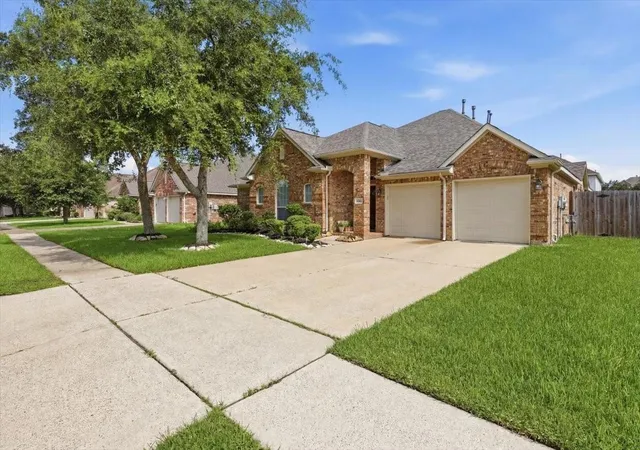 Photo 4 of Sale Pending at 13615 Cotton Run, Mont Belvieu, TX 77523 | MLS# 34318961 | Listing updated on 2026-09-27