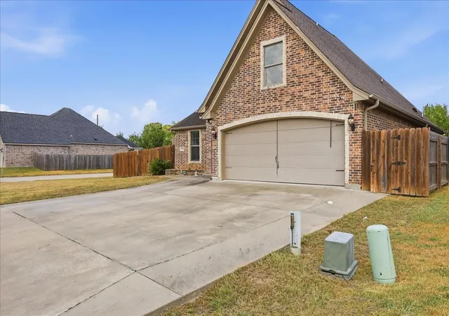 Photo 3 of Sale Pending at 7790 Quail Ct, Beaumont, TX 77713 | MLS# 11975360 | Listing updated on 2026-09-21