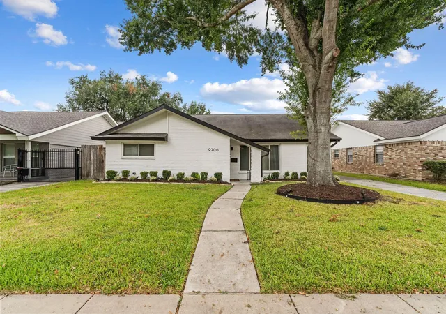 Photo 1 of Single family home for sale at 9206 Kapri Ln, Houston, TX 77025 | MLS# 10042637 | Listing updated on 2026-10-03