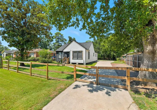 Photo 3 of Multi family home for sale at 5017 Boicewood St, Houston, TX 77016 | MLS# 93582471 | Listing updated on 2026-09-09