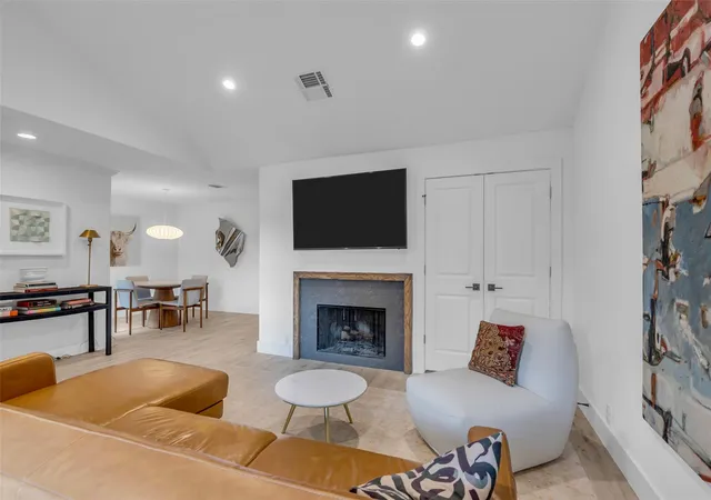Photo 2 of Condo for sale at 2829 Timmons Ln #152, Houston, TX 77027 | MLS# 67871444 | Listing updated on 2026-09-23