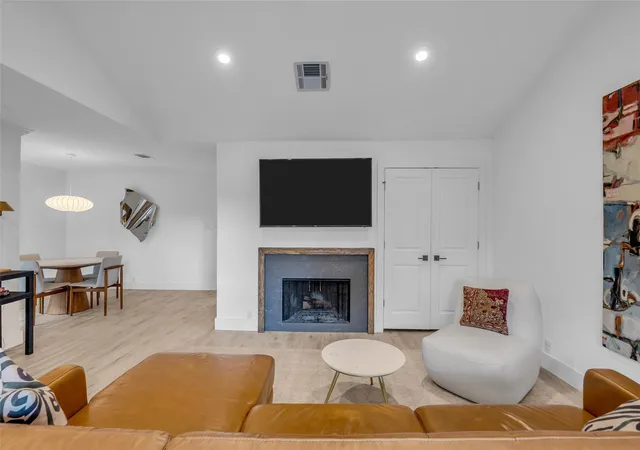 Photo 3 of Condo for sale at 2829 Timmons Ln #152, Houston, TX 77027 | MLS# 67871444 | Listing updated on 2026-09-23