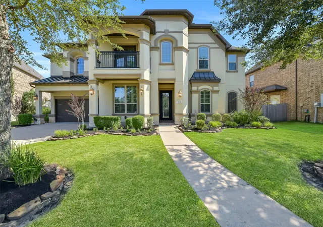 Photo 1 of Sale Pending at 2204 Texoma Bnd Ln, Friendswood, TX 77546 | MLS# 80193881 | Listing updated on 2026-09-19