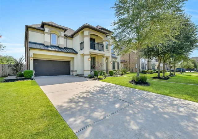 Photo 2 of Sale Pending at 2204 Texoma Bnd Ln, Friendswood, TX 77546 | MLS# 80193881 | Listing updated on 2026-09-19